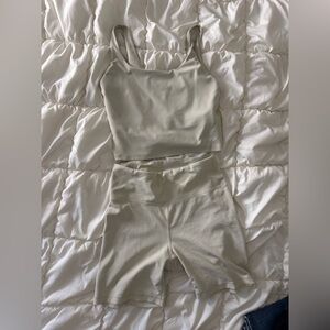 Old Navy Ribbed Cream Set